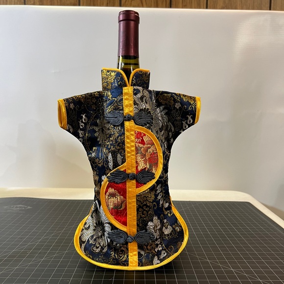 VGUC Asian themed wine bottle covers - Picture 4 of 5